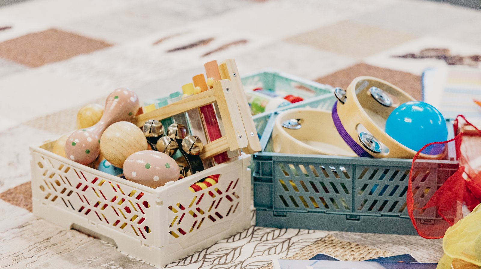 Musikkinstrumenter og utstyr til babysang